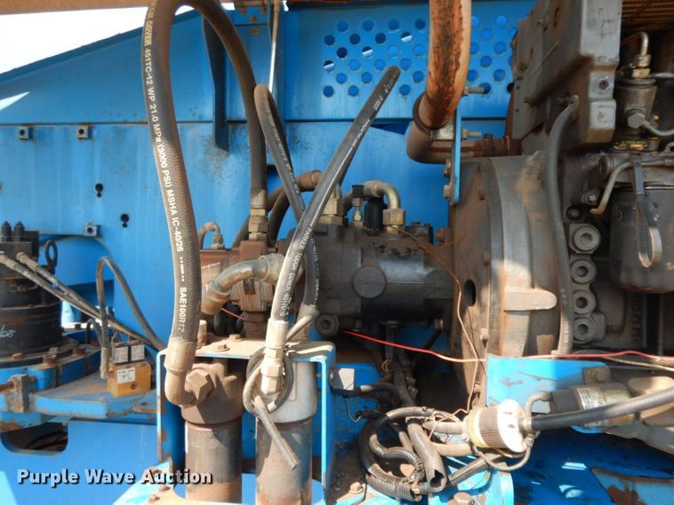 image for item HF9374 2005 Genie S-65  boom lift