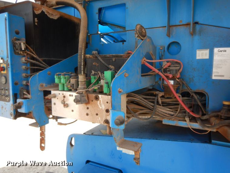 image for item HF9374 2005 Genie S-65  boom lift