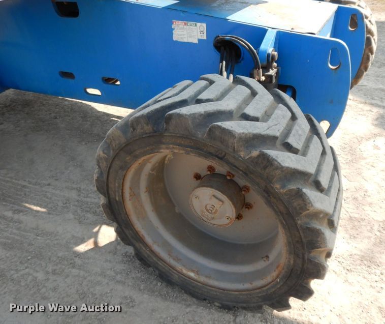 image for item HF9374 2005 Genie S-65  boom lift