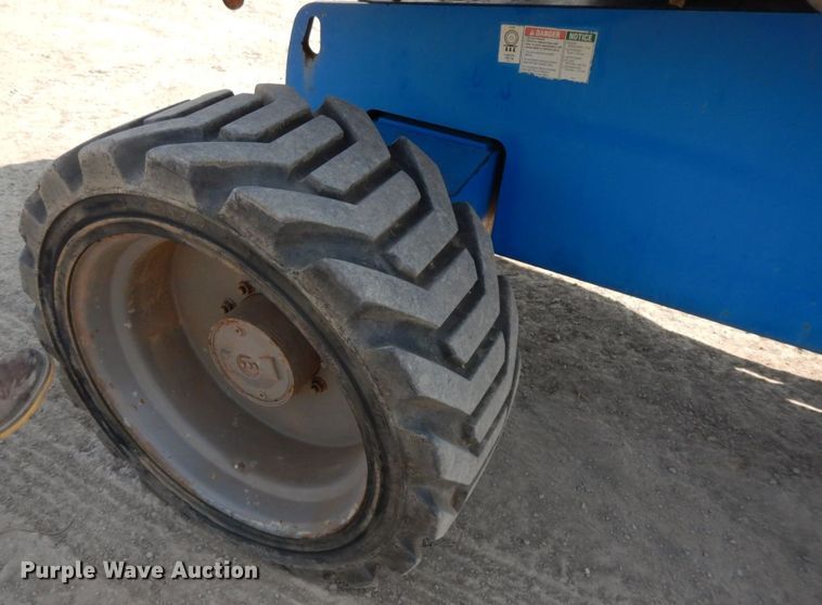 image for item HF9374 2005 Genie S-65  boom lift