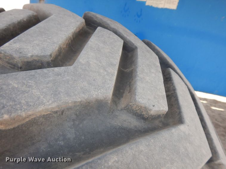 image for item HF9374 2005 Genie S-65  boom lift