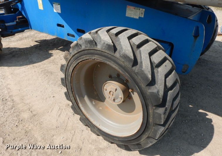 image for item HF9374 2005 Genie S-65  boom lift