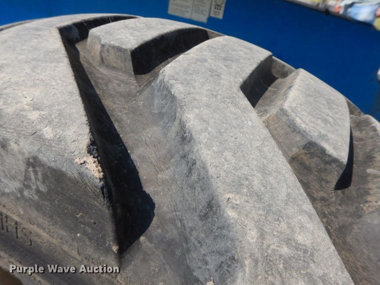 image for item HF9374 2005 Genie S-65  boom lift