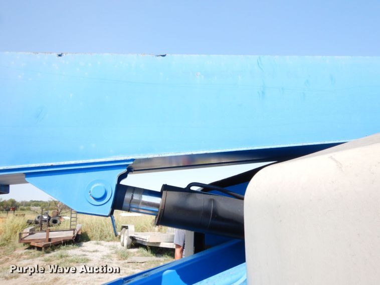 image for item HF9374 2005 Genie S-65  boom lift