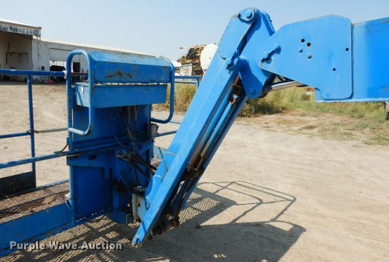 image for item HF9374 2005 Genie S-65  boom lift