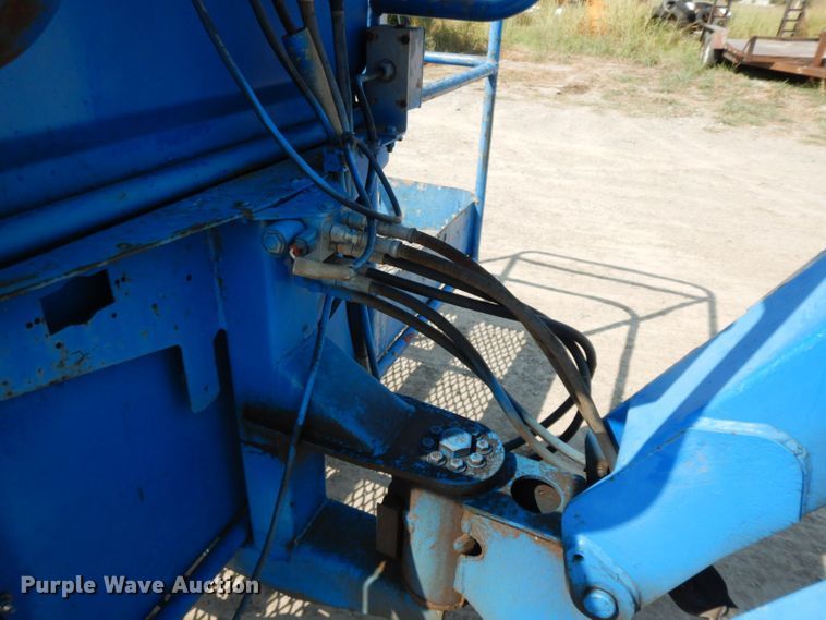 image for item HF9374 2005 Genie S-65  boom lift