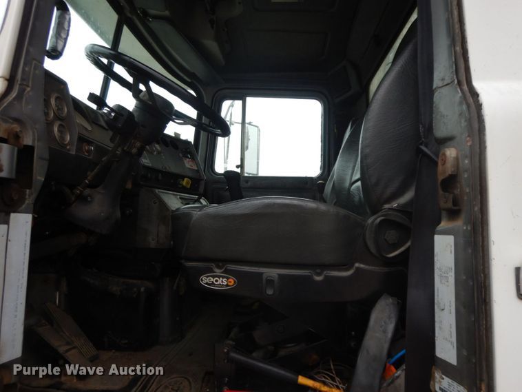 image for item HF9380 2004 Mack DM690S  roll-off container truck