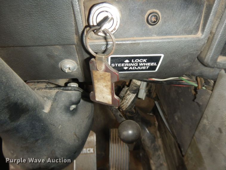 image for item HF9380 2004 Mack DM690S  roll-off container truck