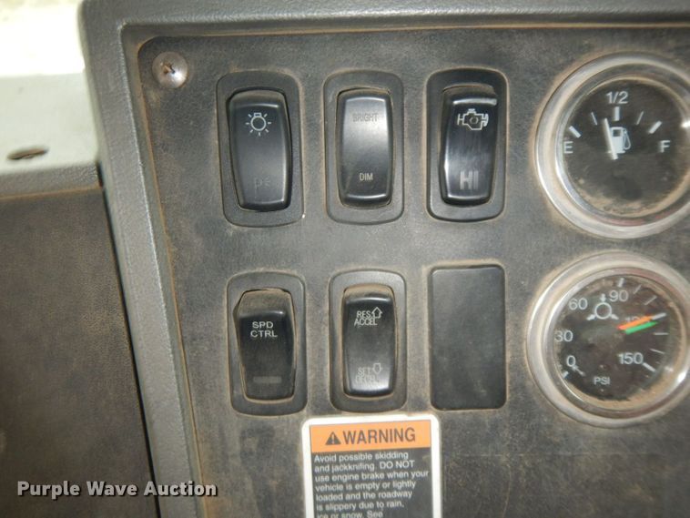 image for item HF9380 2004 Mack DM690S  roll-off container truck