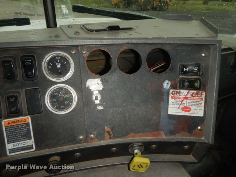 image for item HF9380 2004 Mack DM690S  roll-off container truck