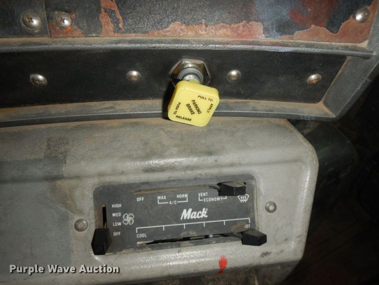 image for item HF9380 2004 Mack DM690S  roll-off container truck