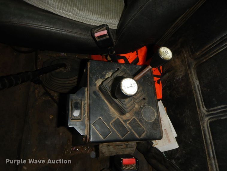 image for item HF9380 2004 Mack DM690S  roll-off container truck