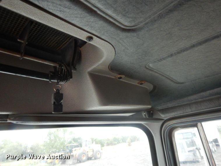 image for item HF9380 2004 Mack DM690S  roll-off container truck