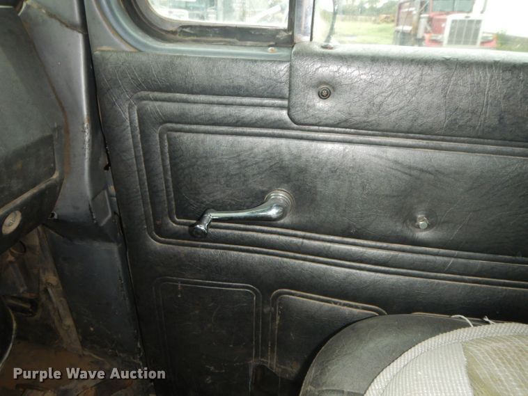 image for item HF9380 2004 Mack DM690S  roll-off container truck