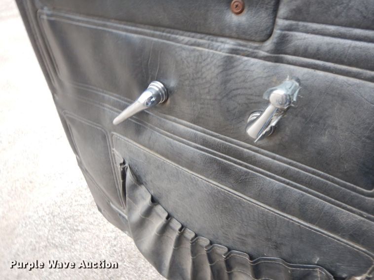 image for item HF9380 2004 Mack DM690S  roll-off container truck