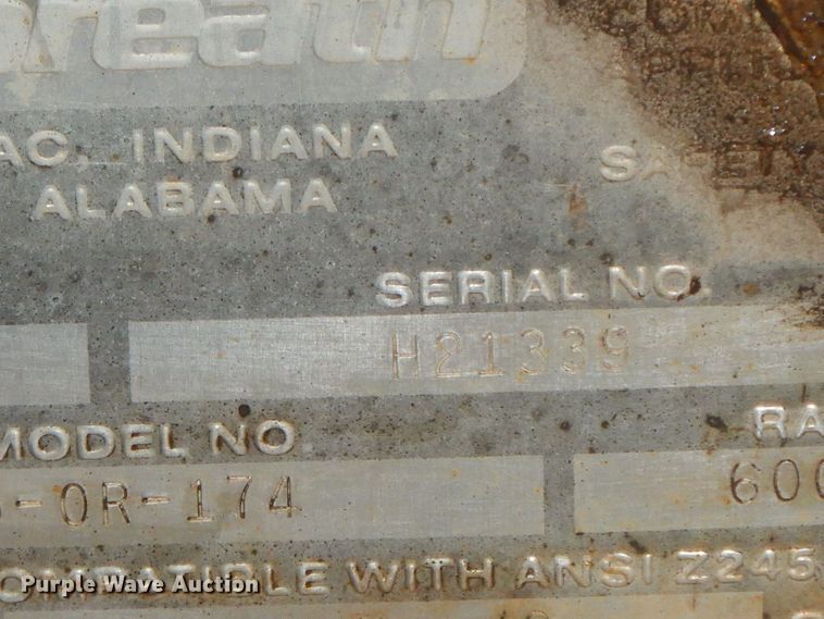 image for item HF9380 2004 Mack DM690S  roll-off container truck