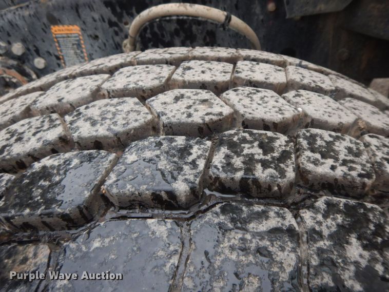 image for item HF9380 2004 Mack DM690S  roll-off container truck