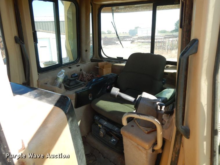image for item HF9384 2000 Caterpillar D6R  dozer