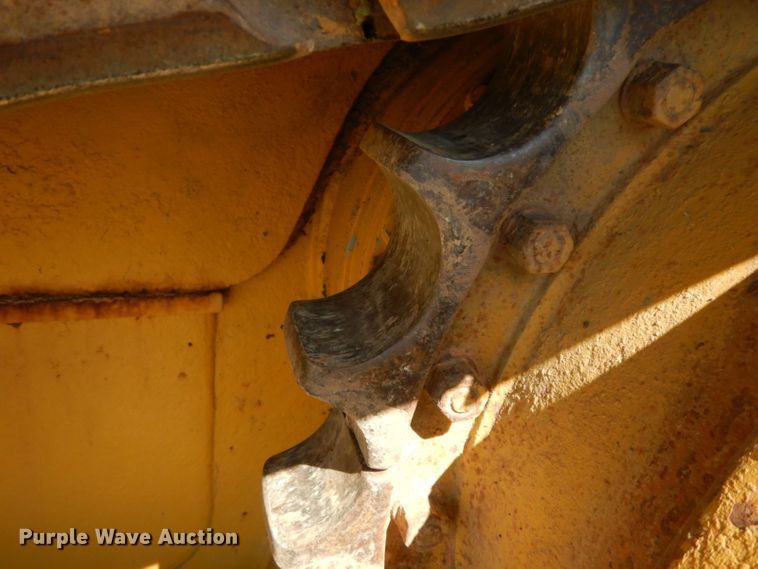 image for item HF9384 2000 Caterpillar D6R  dozer