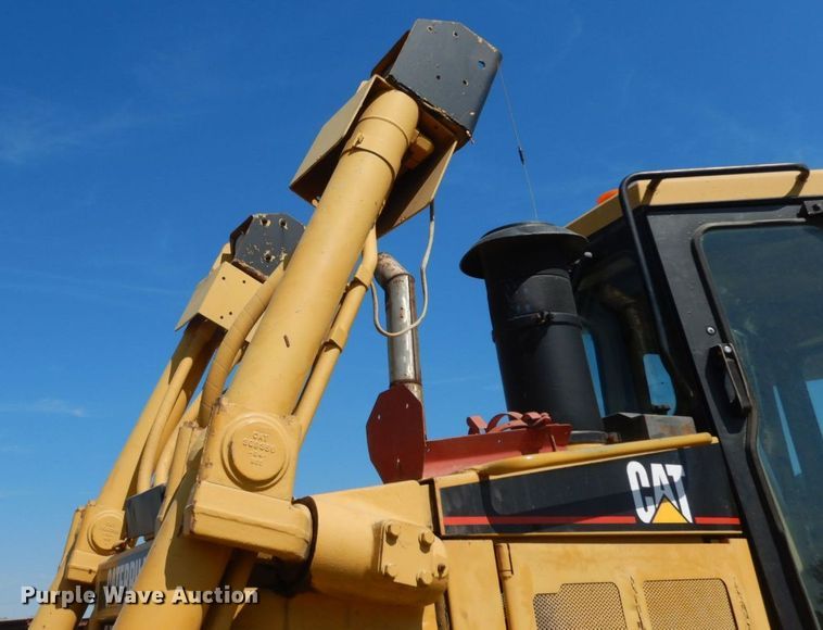image for item HF9384 2000 Caterpillar D6R  dozer