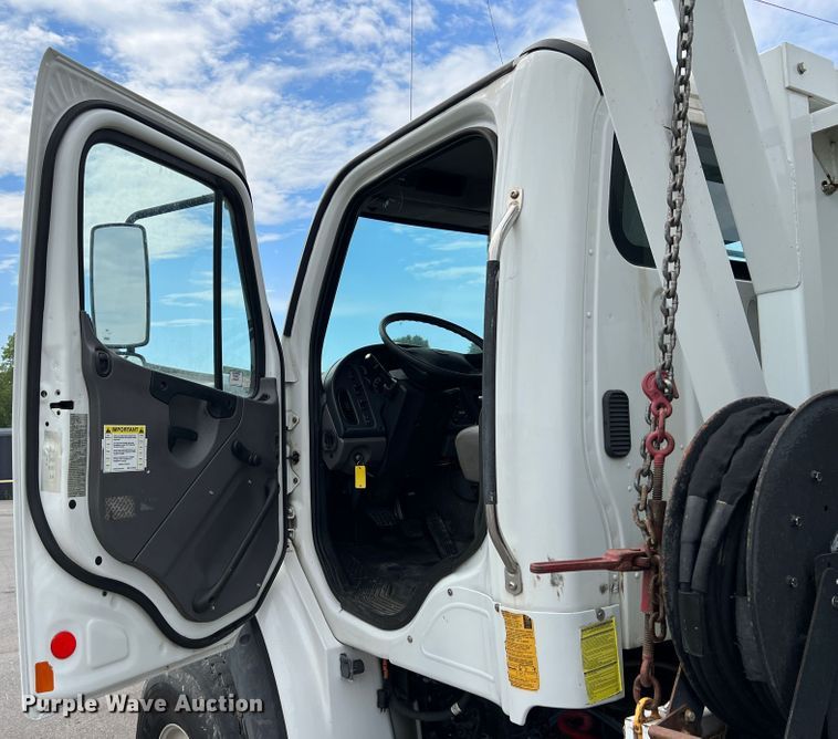 image for item IA9201 2012 Freightliner Business Class M2  crane truck