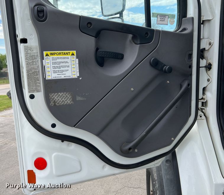 image for item IA9201 2012 Freightliner Business Class M2  crane truck