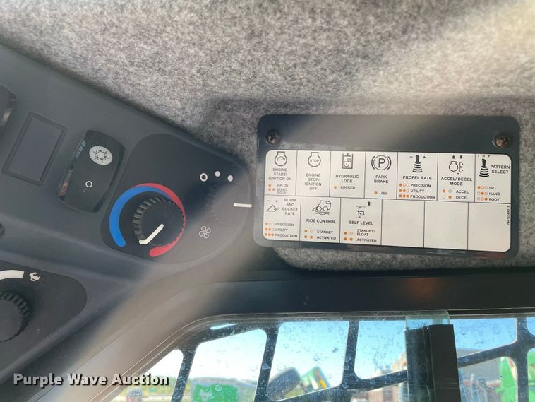 image for item JC9913 2021 John Deere 325G  tracked skid steer loader