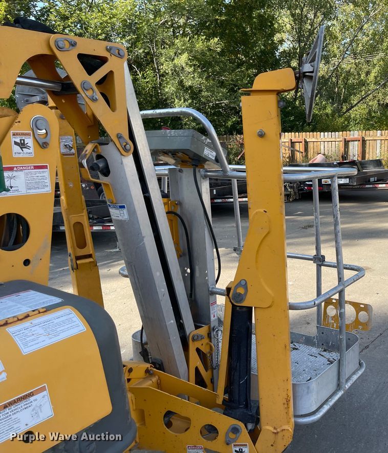 image for item JD9304 2015 Haulotte 4527A  boom lift