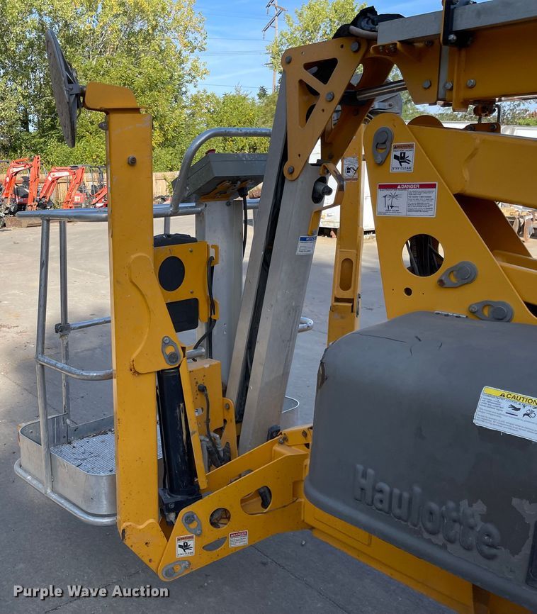 image for item JD9304 2015 Haulotte 4527A  boom lift