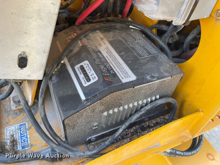 image for item JD9304 2015 Haulotte 4527A  boom lift