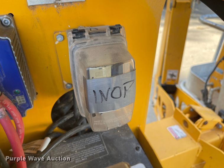 image for item JD9304 2015 Haulotte 4527A  boom lift