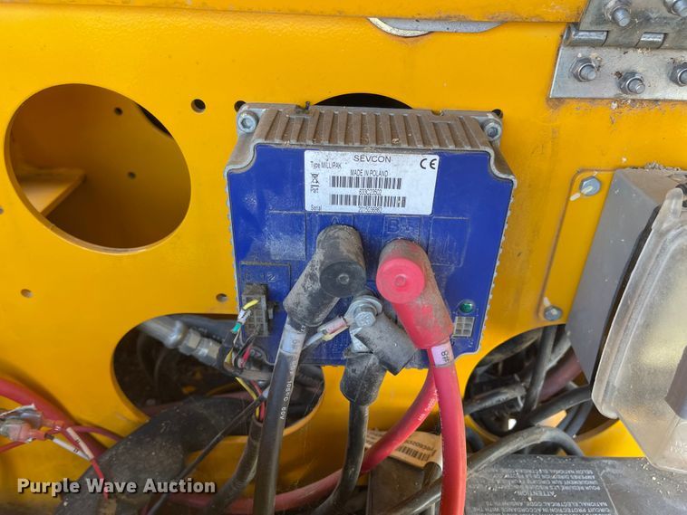 image for item JD9304 2015 Haulotte 4527A  boom lift