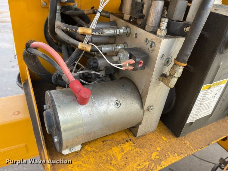 image for item JD9304 2015 Haulotte 4527A  boom lift