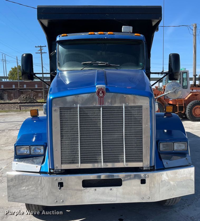 image for item JD9306 1997 Kenworth T800  dump truck