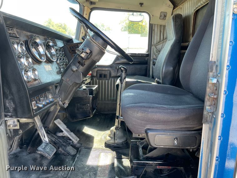 image for item JD9306 1997 Kenworth T800  dump truck