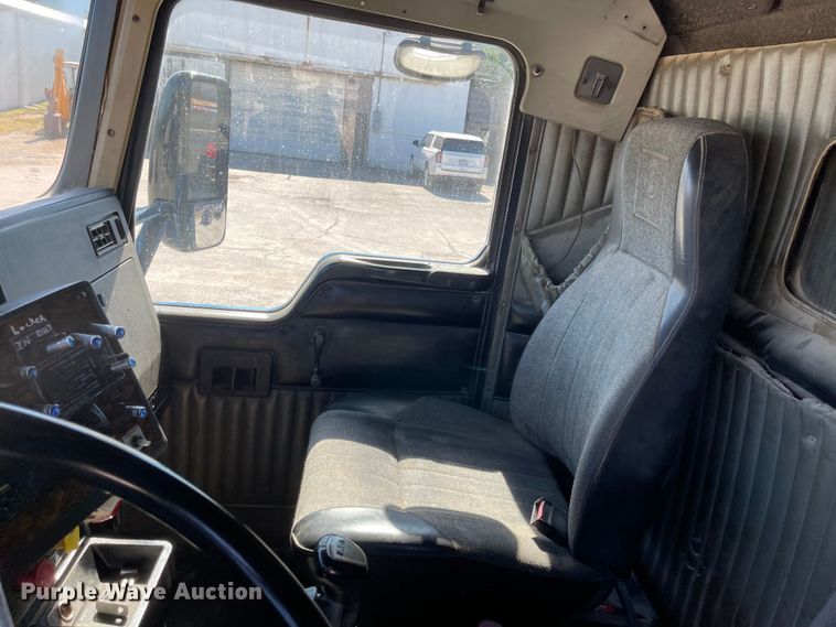 image for item JD9306 1997 Kenworth T800  dump truck