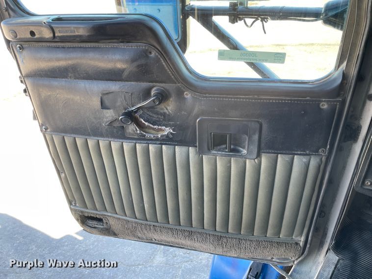 image for item JD9306 1997 Kenworth T800  dump truck