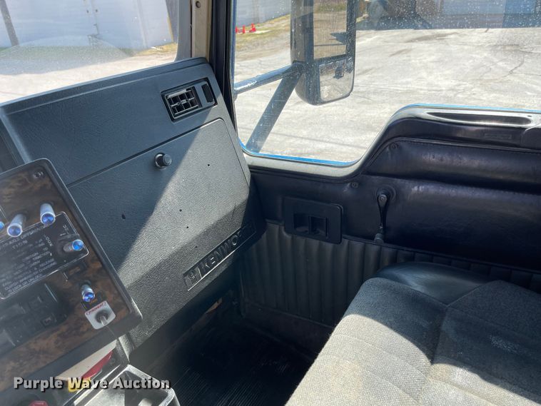 image for item JD9306 1997 Kenworth T800  dump truck