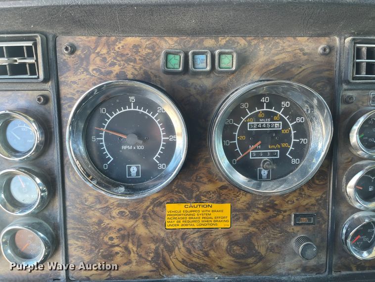 image for item JD9306 1997 Kenworth T800  dump truck