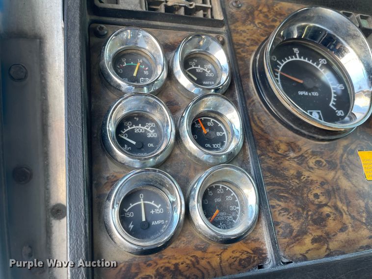 image for item JD9306 1997 Kenworth T800  dump truck