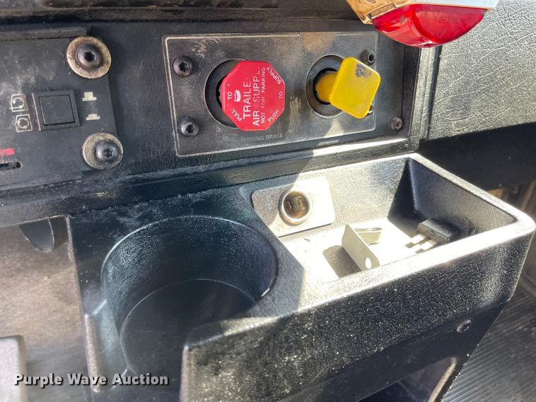 image for item JD9306 1997 Kenworth T800  dump truck