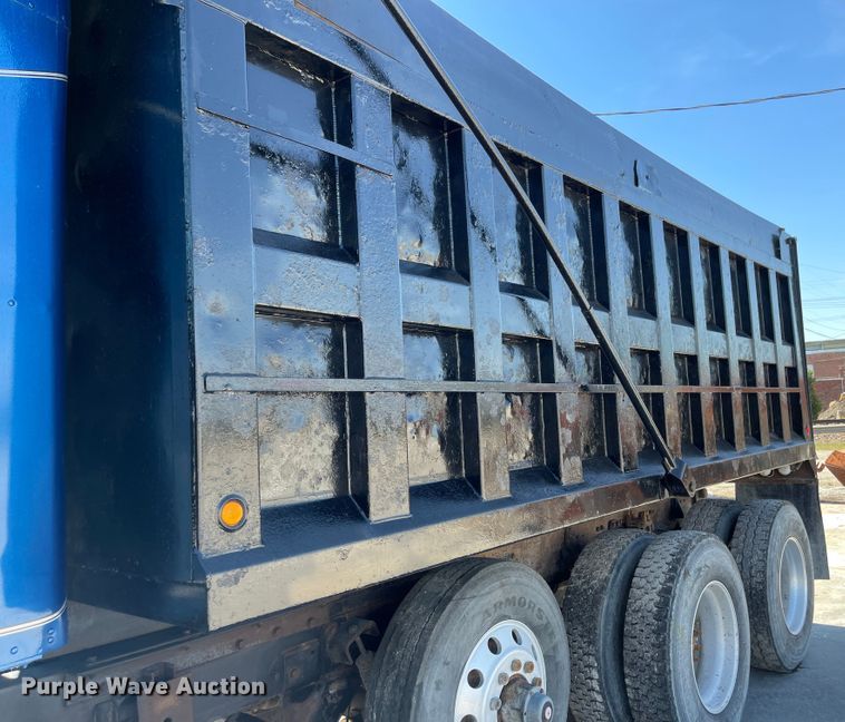 image for item JD9306 1997 Kenworth T800  dump truck