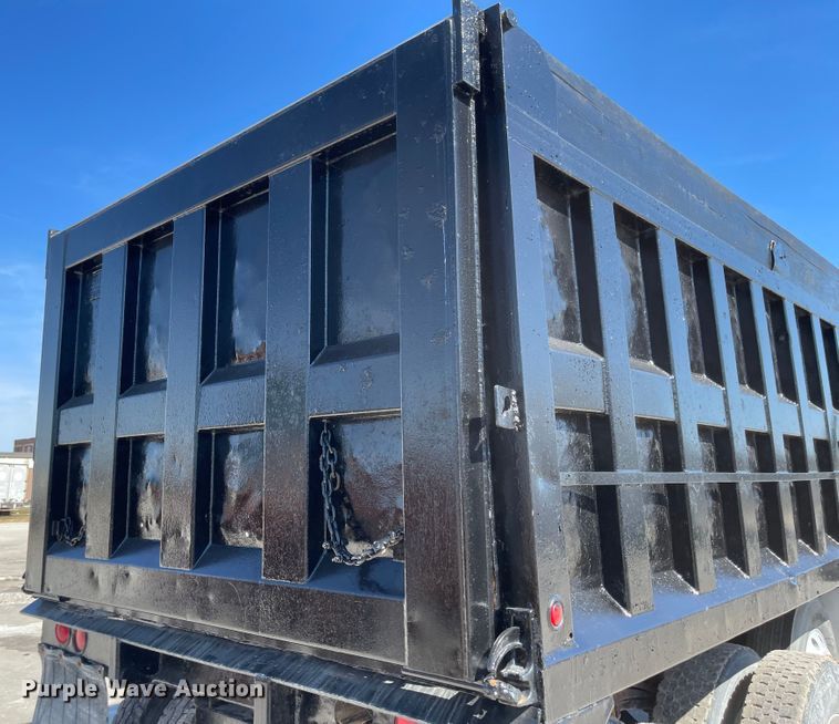 image for item JD9306 1997 Kenworth T800  dump truck