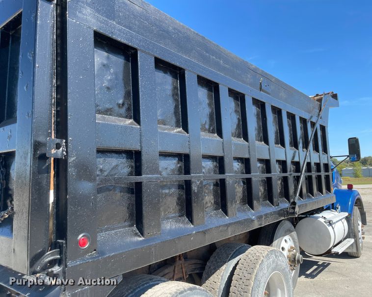 image for item JD9306 1997 Kenworth T800  dump truck