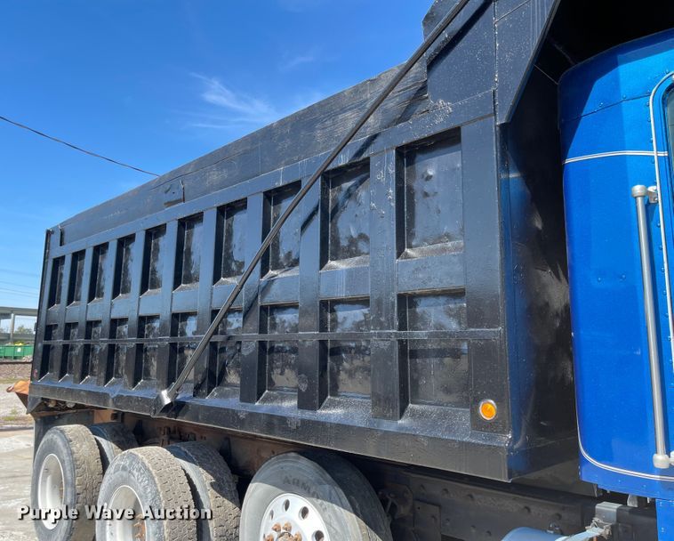 image for item JD9306 1997 Kenworth T800  dump truck