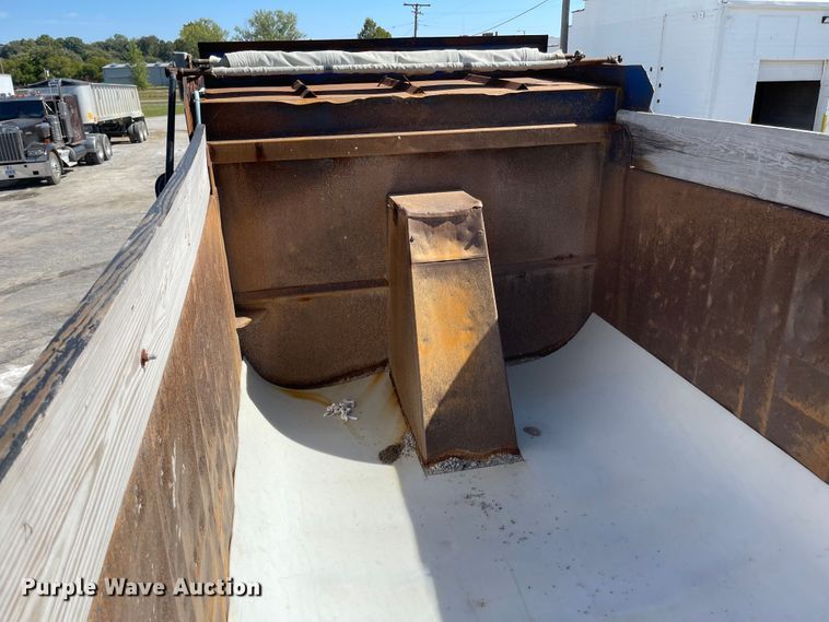 image for item JD9306 1997 Kenworth T800  dump truck