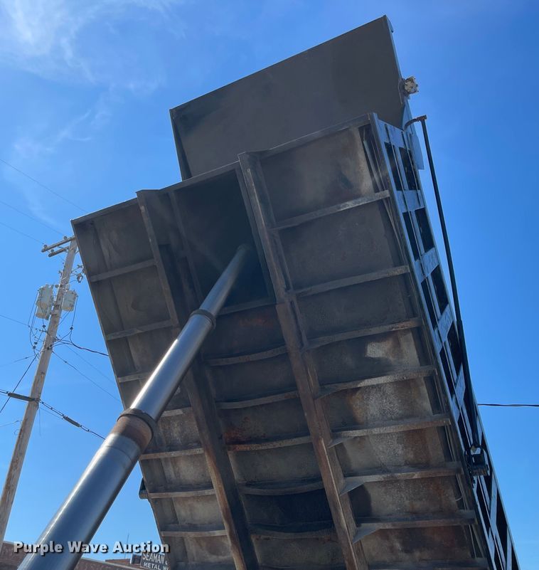 image for item JD9306 1997 Kenworth T800  dump truck