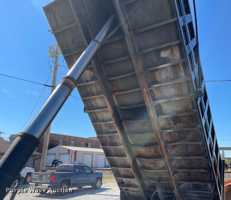 image for item JD9306 1997 Kenworth T800  dump truck