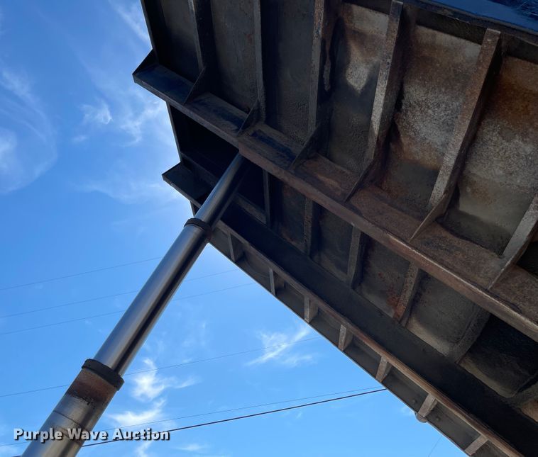 image for item JD9306 1997 Kenworth T800  dump truck