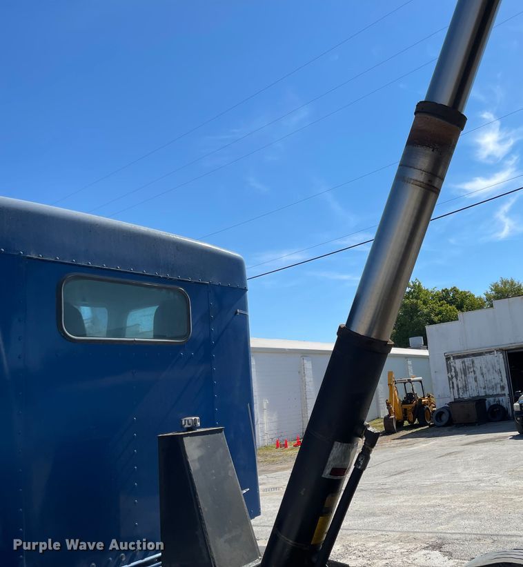 image for item JD9306 1997 Kenworth T800  dump truck